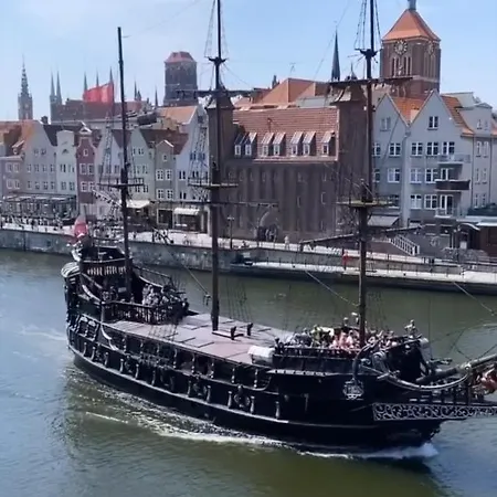 Brama Straganiarska Nad Sama Motlawa Historic Traders Gate Appartement *