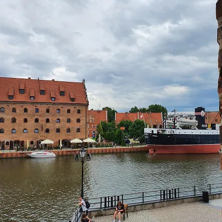 Brama Straganiarska Nad Sama Motlawa Historic Traders Gate *