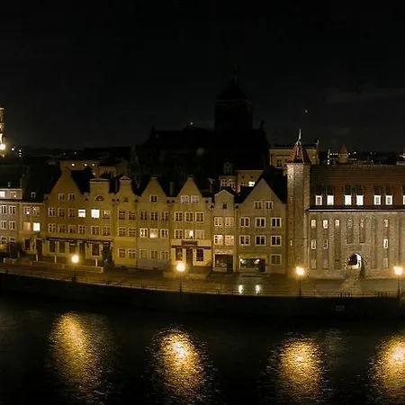 Brama Straganiarska Nad Sama Motlawa Historic Traders Gate *